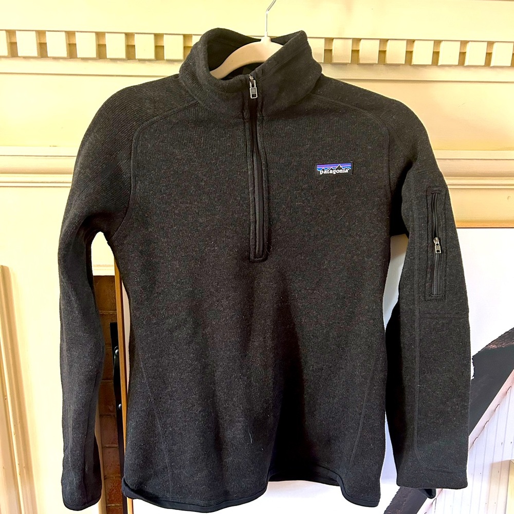 Woman’s Patagonia 1/4 zip size M